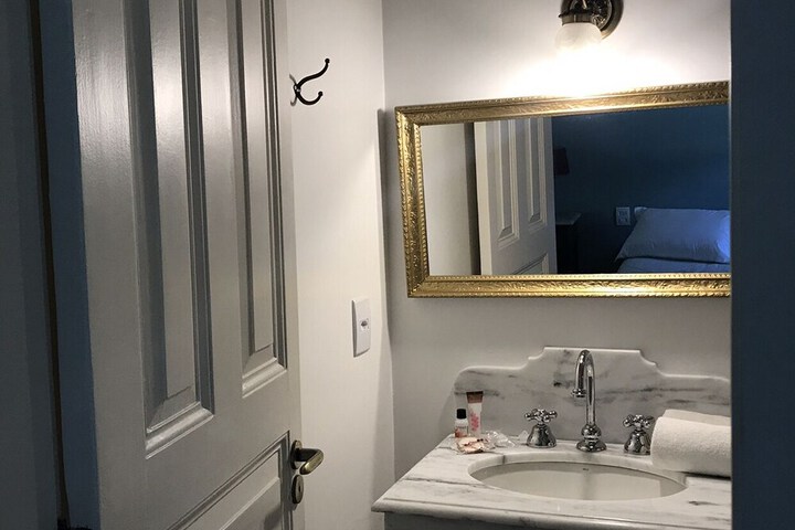 Room 33 of 53