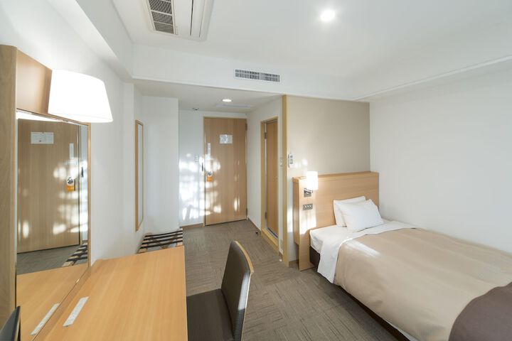 Room 4 of 43