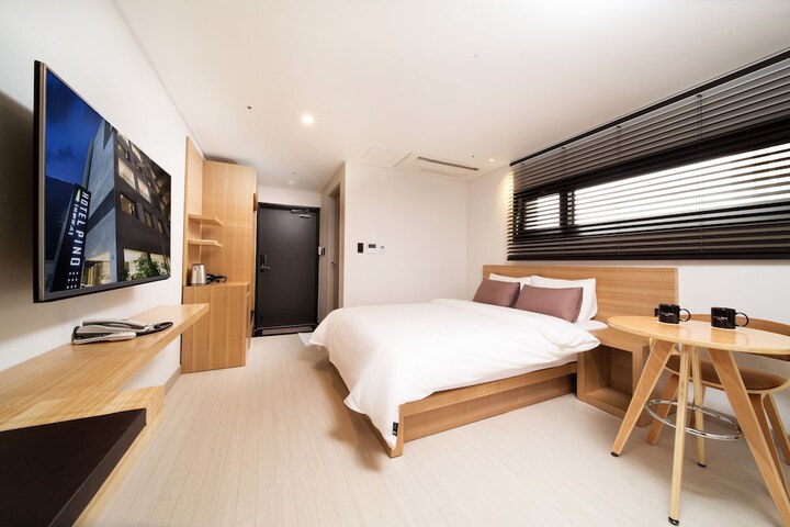 Room 6 of 38