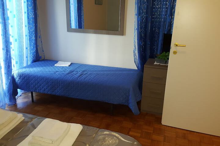 Room 27 of 81