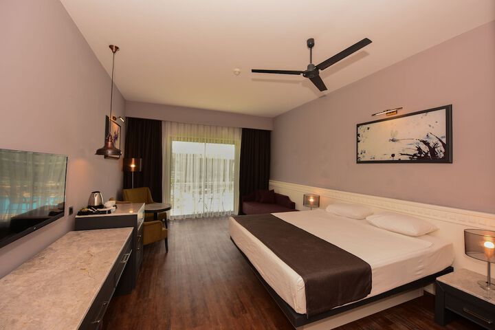 Room 18 of 65