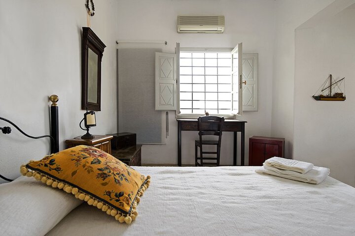 Room 3 of 218