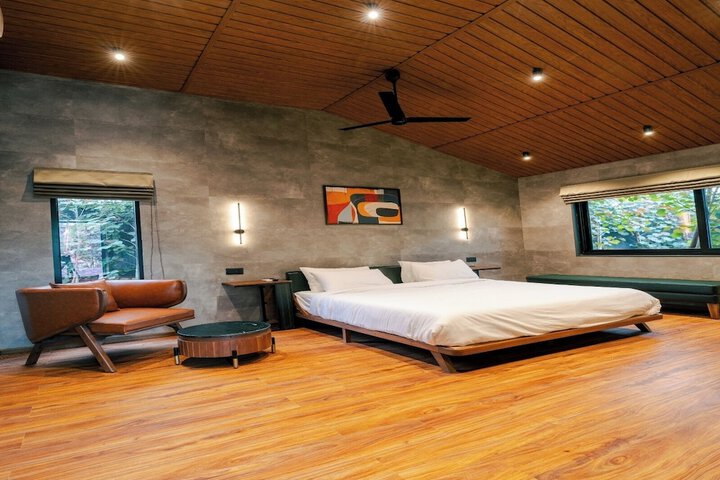 Room 3 of 60