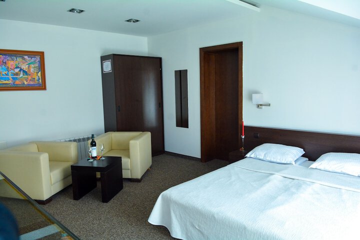 Room 22 of 46