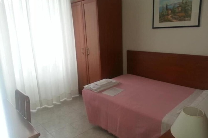 Room 16 of 38