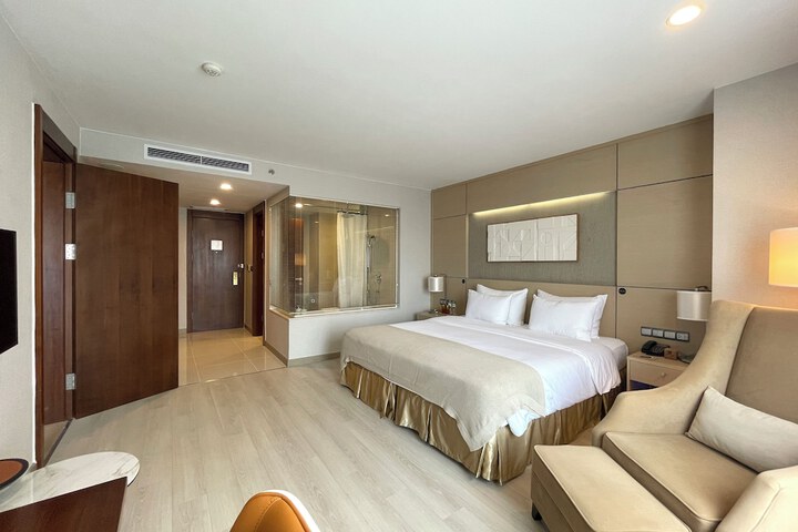 Room 6 of 145