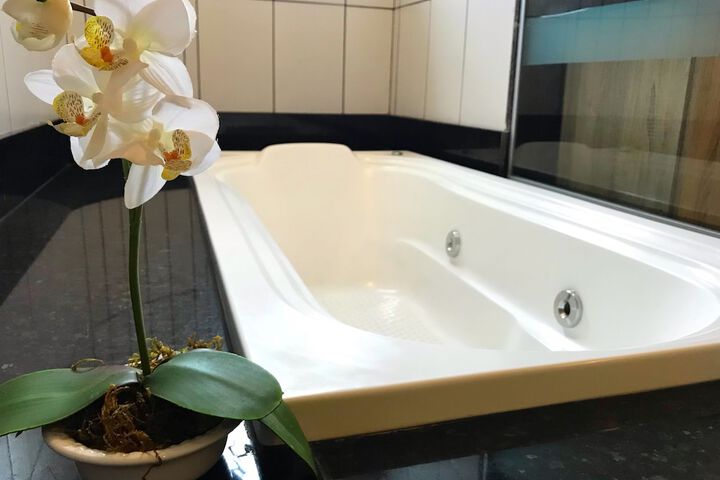 Jetted tub