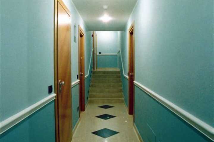 Ballroom/Hall 16 of 17