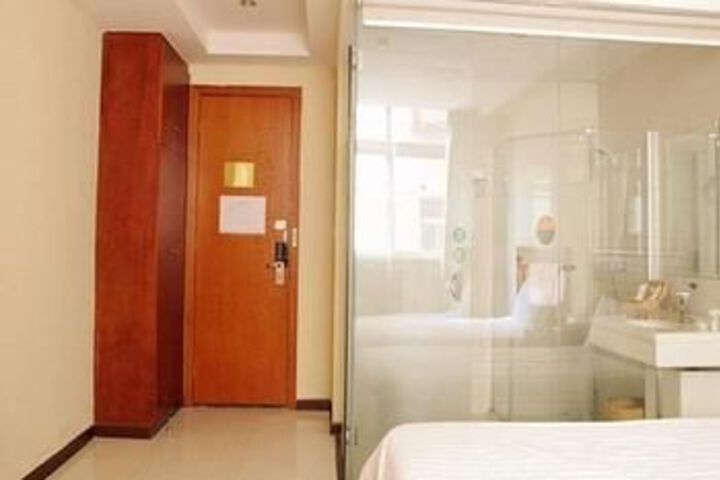Room 15 of 26