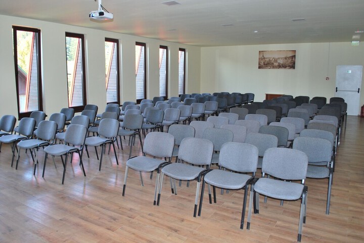 Business Center 95 of 106