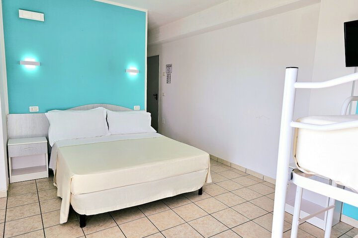 Room 32 of 66