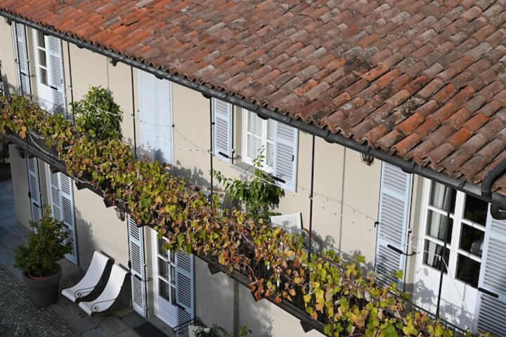 Hotel Exterior 63 of 64