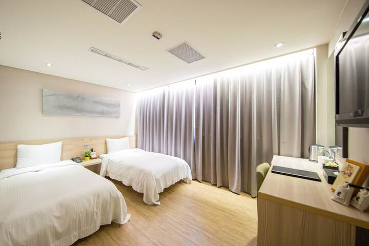 Room 13 of 88