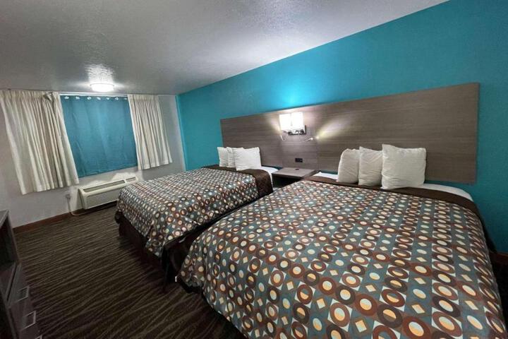 1 King Bed (6 of 11)