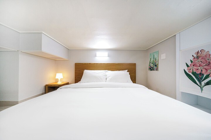 Room 6 of 29