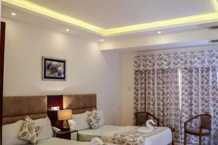 Room 3 of 33