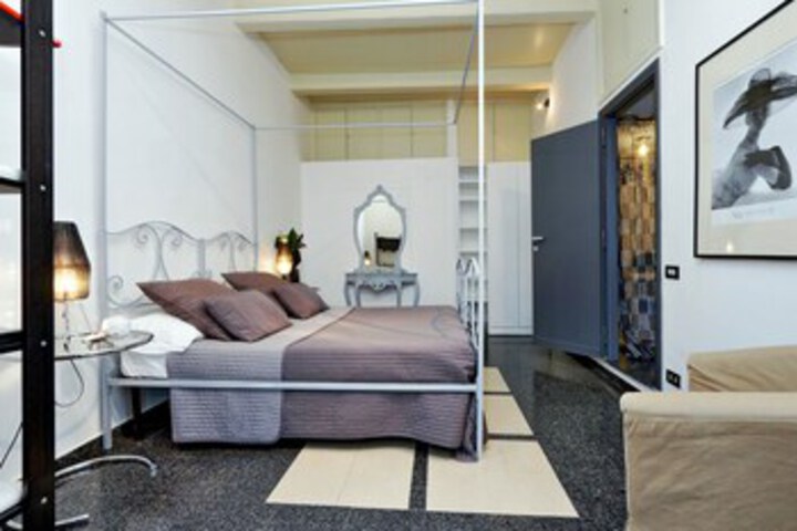 Room 37 of 60
