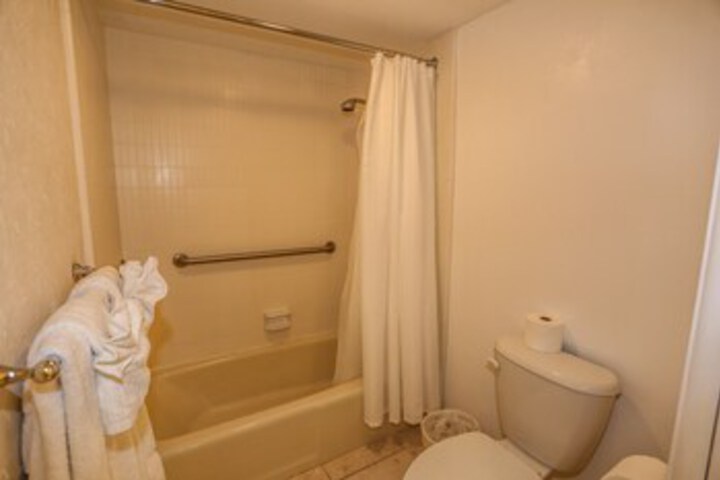 Room 7 of 18