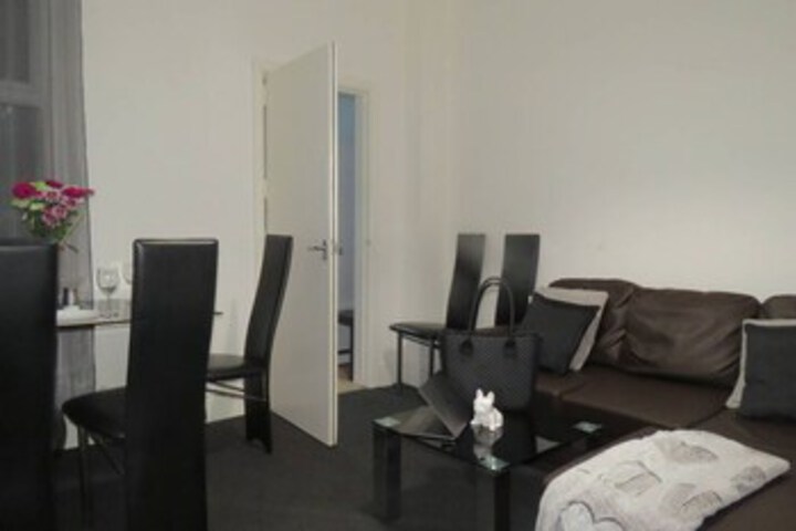 Room 11 of 16