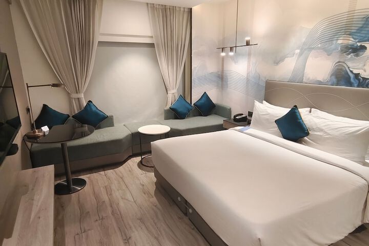Room 11 of 29