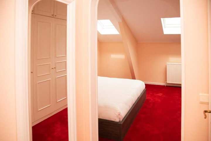 Room 25 of 58