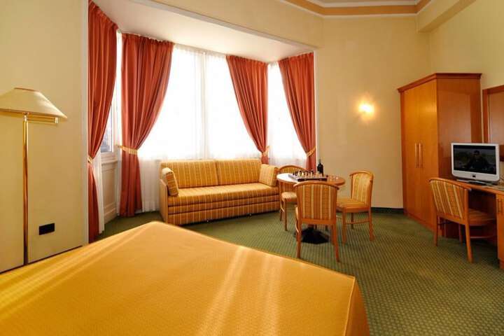 Room 8 of 73