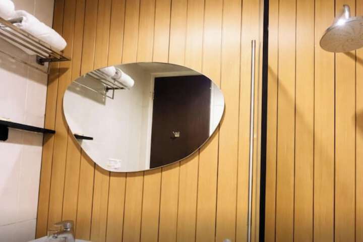 Room 8 of 10