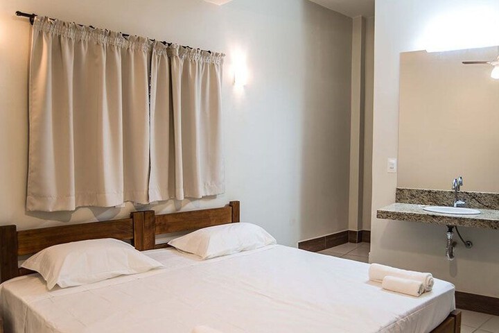 Room 6 of 10