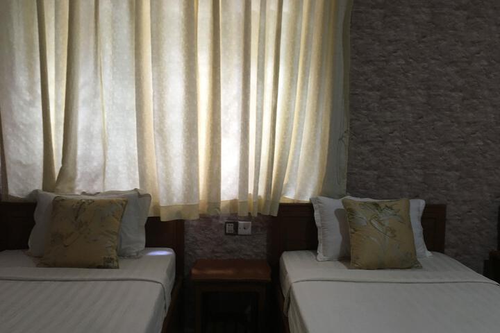 Room 2 of 6