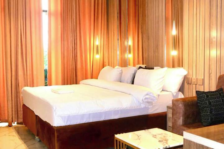 Room 6 of 27