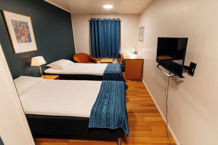 Room 33 of 199