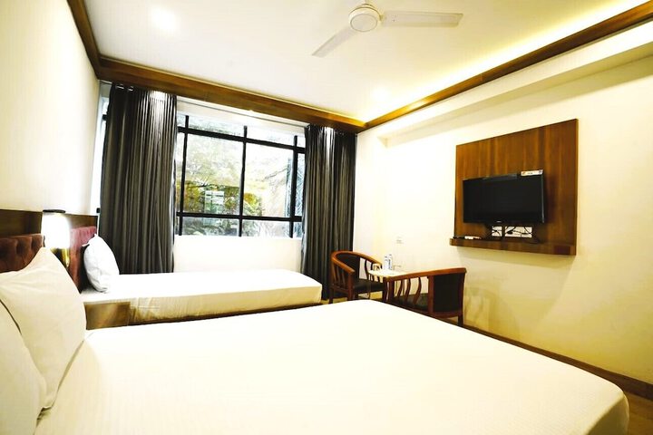 Room 4 of 7