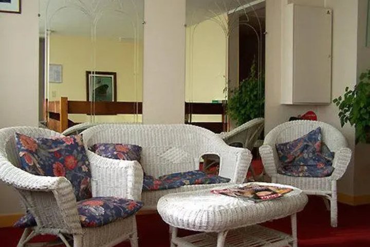 Room 6 of 10