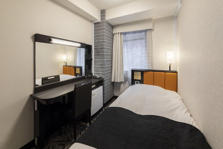 Room 10 of 62