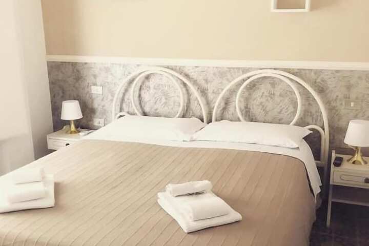 Room 13 of 106