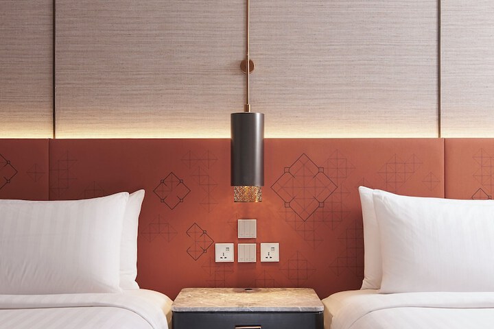 Room 27 of 277