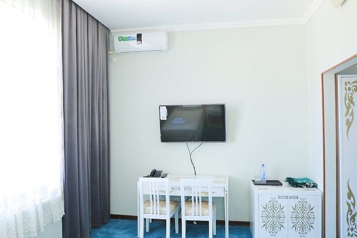 Room 4 of 36