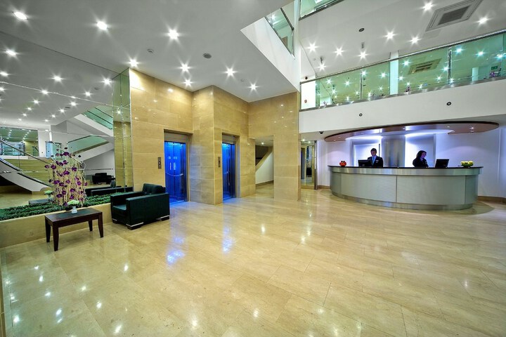 Entrance & Lobby