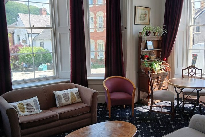 Lounge 69 of 73