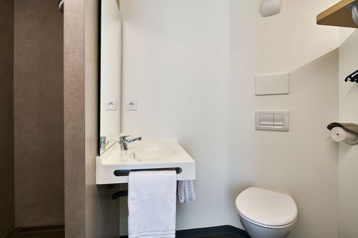 Room 13 of 31