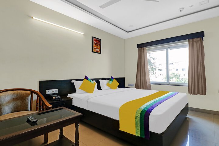 Room 13 of 28
