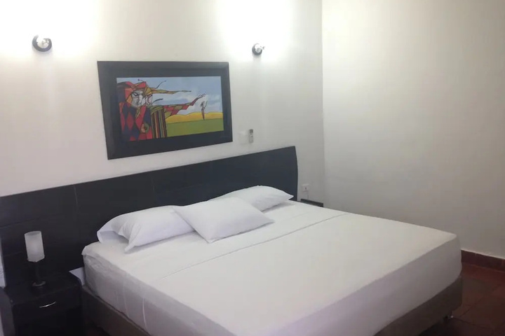 Room 6 of 30