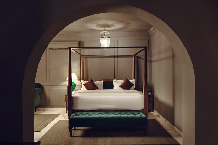 Room 17 of 74
