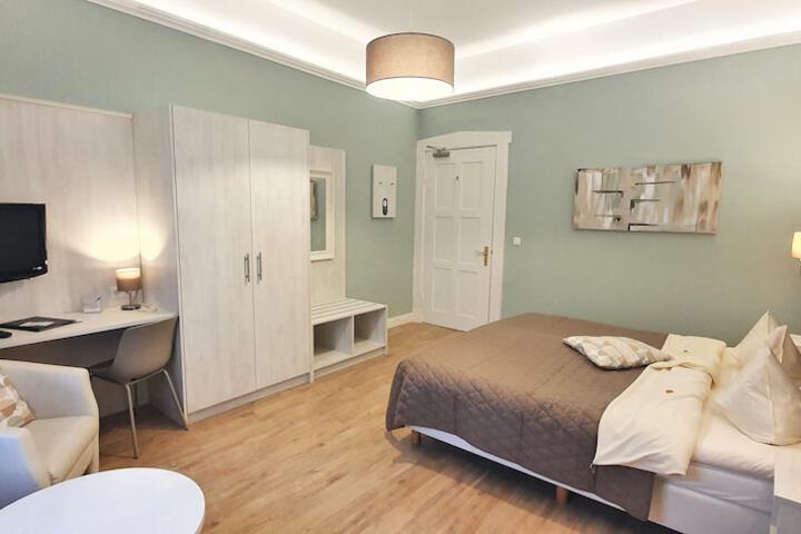 Room 44 of 76