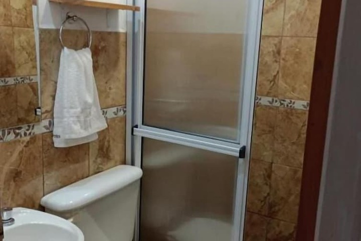 Room 6 of 10