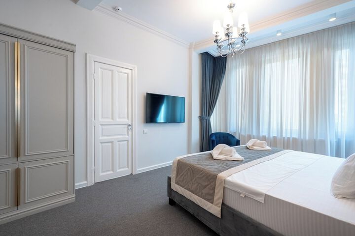 Room 30 of 208