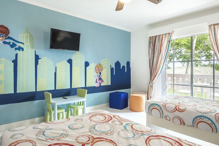Room 33 of 87