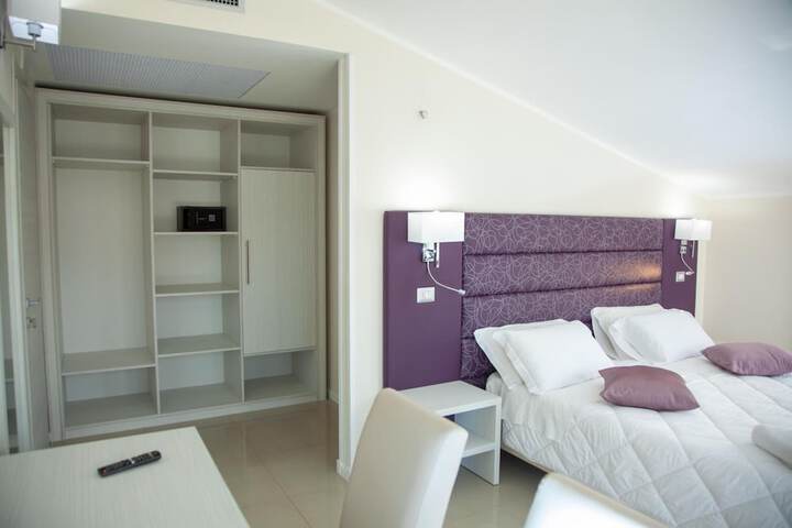 Room 7 of 62