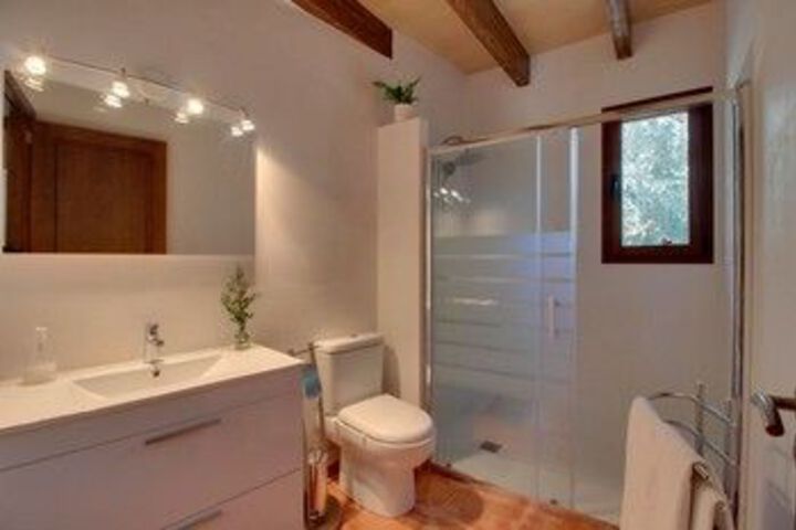 Room 2 of 25