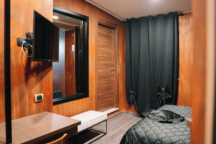 Room 9 of 50